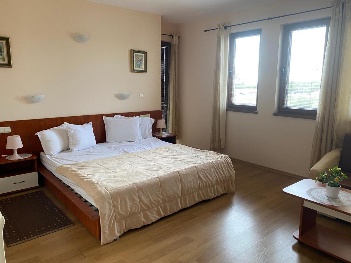 Guest House Golden Flake 4Km From Bolata Beach Болгарево Экстерьер фото