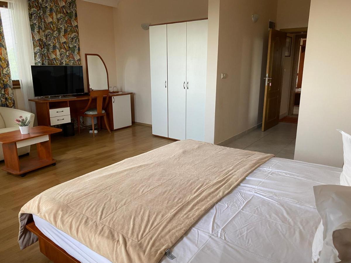 Guest House Golden Flake 4Km From Bolata Beach Болгарево Экстерьер фото
